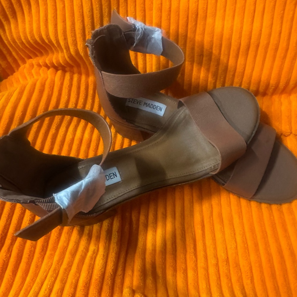 NEW w/o tags Steve Madden Tan Women's Sandals